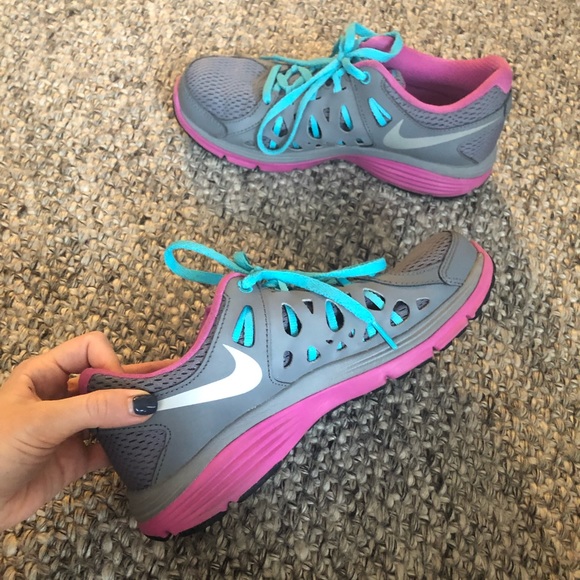 nike back support shoes